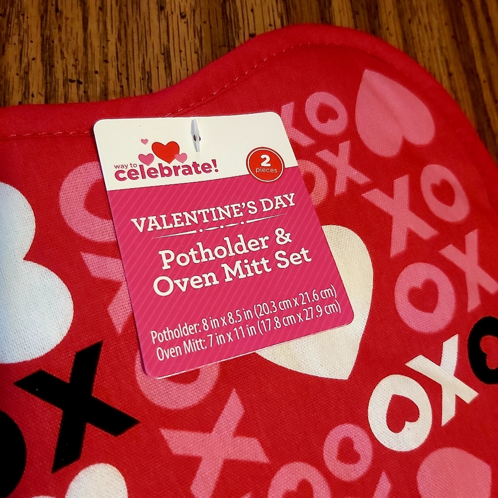 2 Piece Valentine's Day Kitchen Set